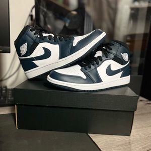 JORDAN 1 MID ARMORY NAVY